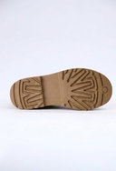 Bota Chelsea Cano Curto em Camurça com Tricot Bege Upper