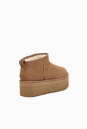 Bota Cano Curto Mini Plataforma em Camurça Caramelo Upper